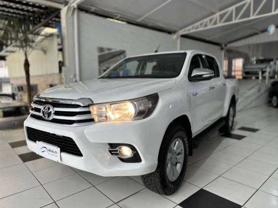 TOYOTA HILUX 2.8 SR 4X4 CD 16V DIESEL 4P AUTOMÁTICO TOYOTA HILUX 2.8 SR 4X4 CD 16V DIESEL 4P AUTOMÁTICO